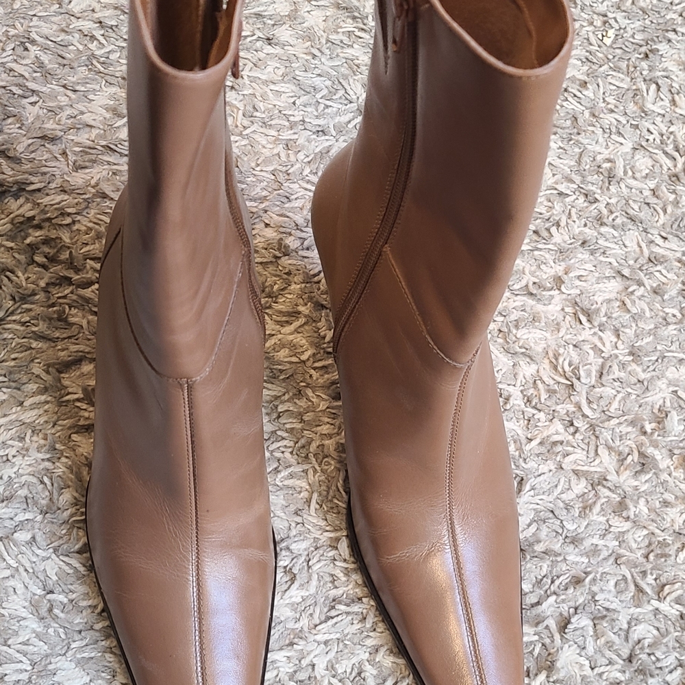 Boots - Picture 3 of 6